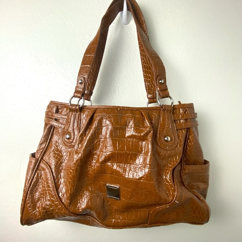Alfred Dunner Shinny Handbag.  Tan. Animal Print.
